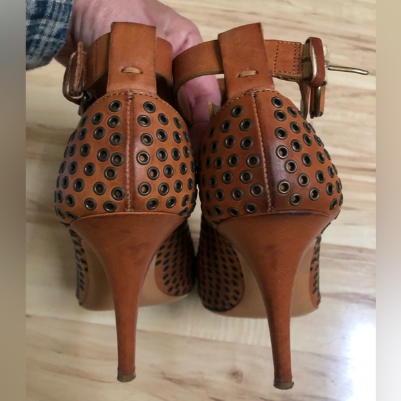 Givenchy tan leather stiletto heel, size 38 - Picture 4 of 5